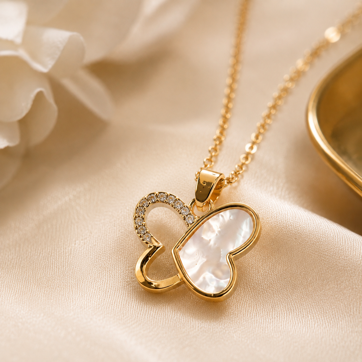Pearl wing Pendant Chain
