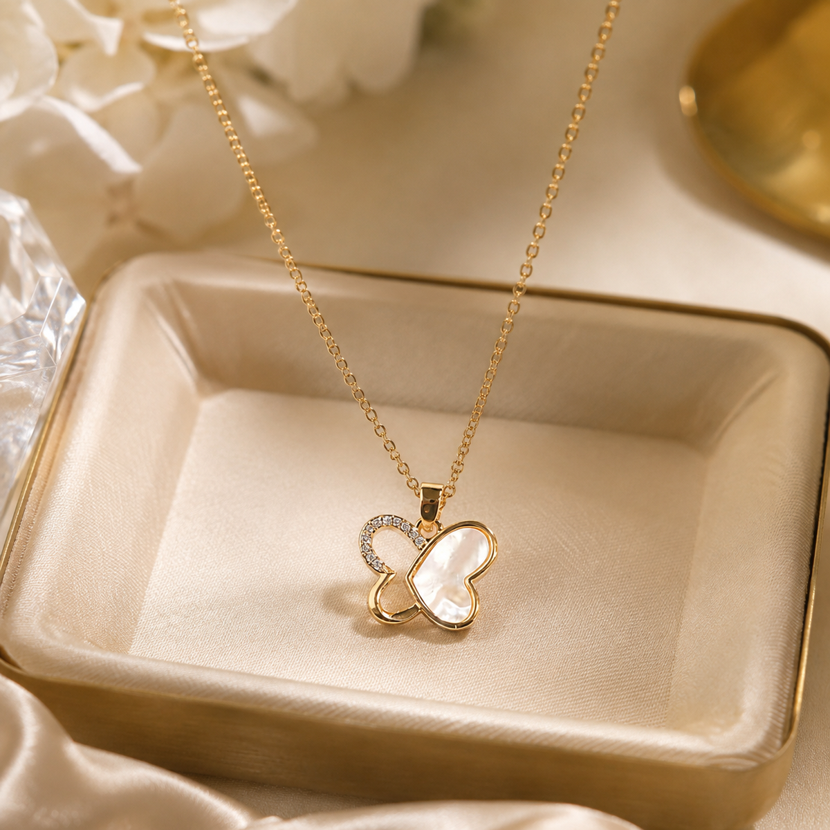 Pearl wing Pendant Chain