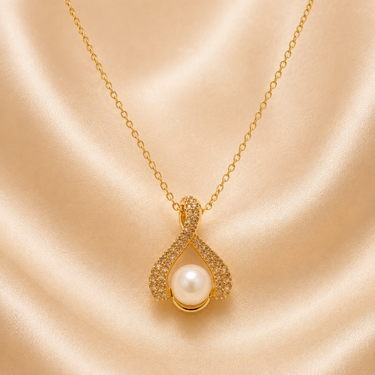 Eternelle Pearl Necklace